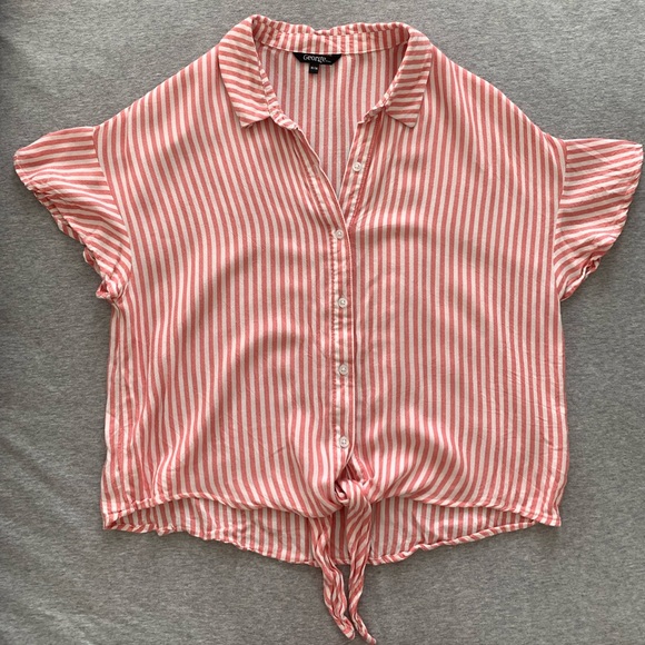 Pink button up with tie at the bottom - Picture 1 of 1